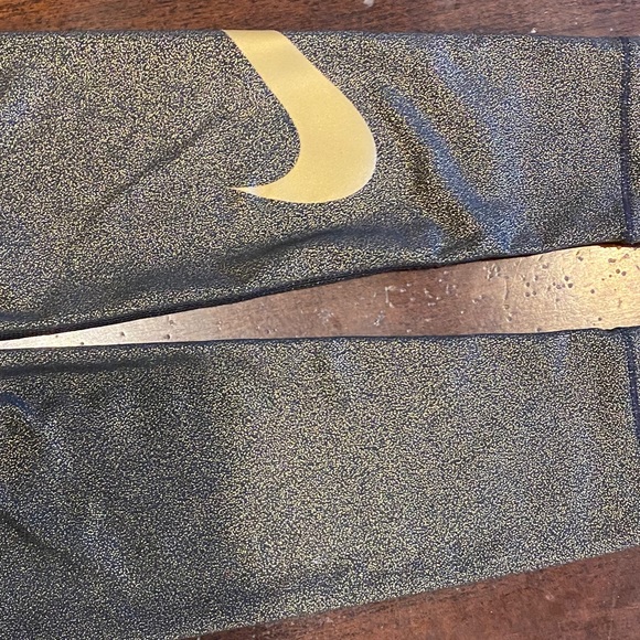 Nike Gold Sparkle Leggings - Picture 2 of 2